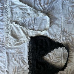Hi there, I’m selling two bralettes together